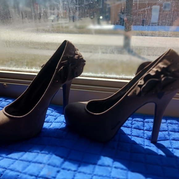 Size 9 New Deep lavender Rogue heels - Picture 2 of 5